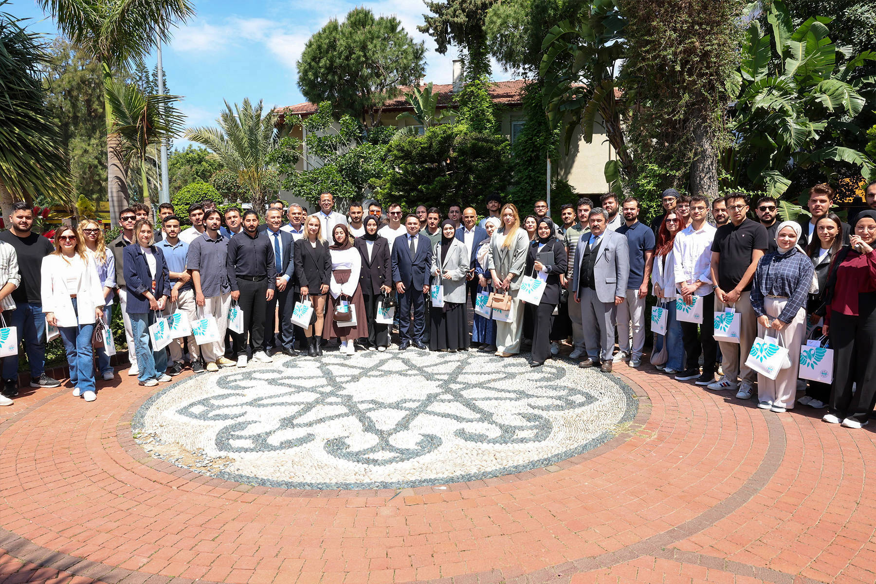 REKTÖR TÜRKDOĞAN ÖĞRENCİ TOPLULUK BAŞKANLARIYLA BULUŞTU 